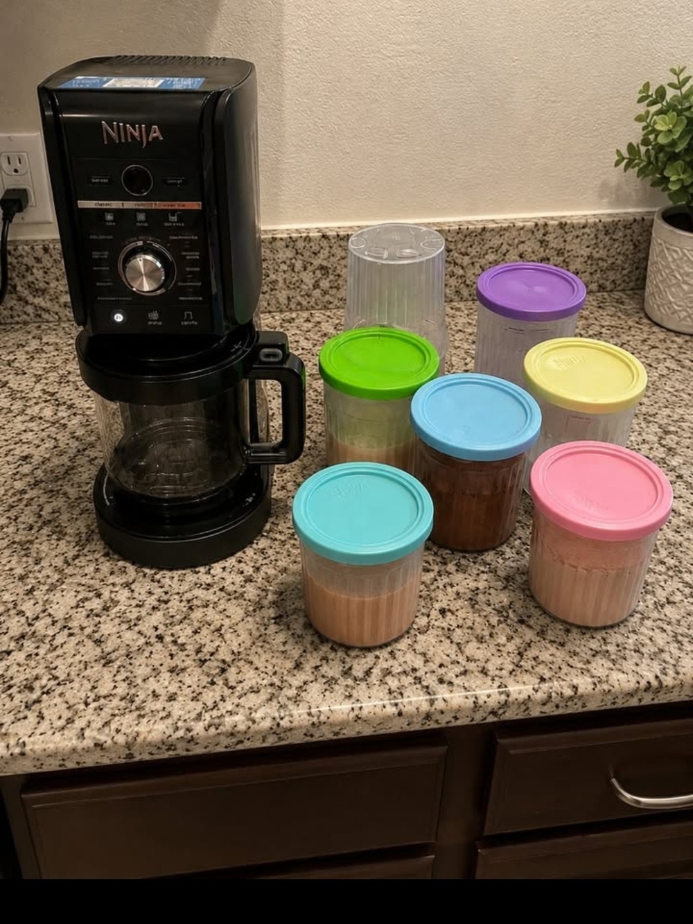 Ninja CREAMi Deluxe 11-in-1 machine XL and INCLUDES 7 Canisters